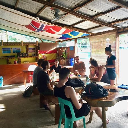 Fat Monkey Hostel Coron Exterior photo