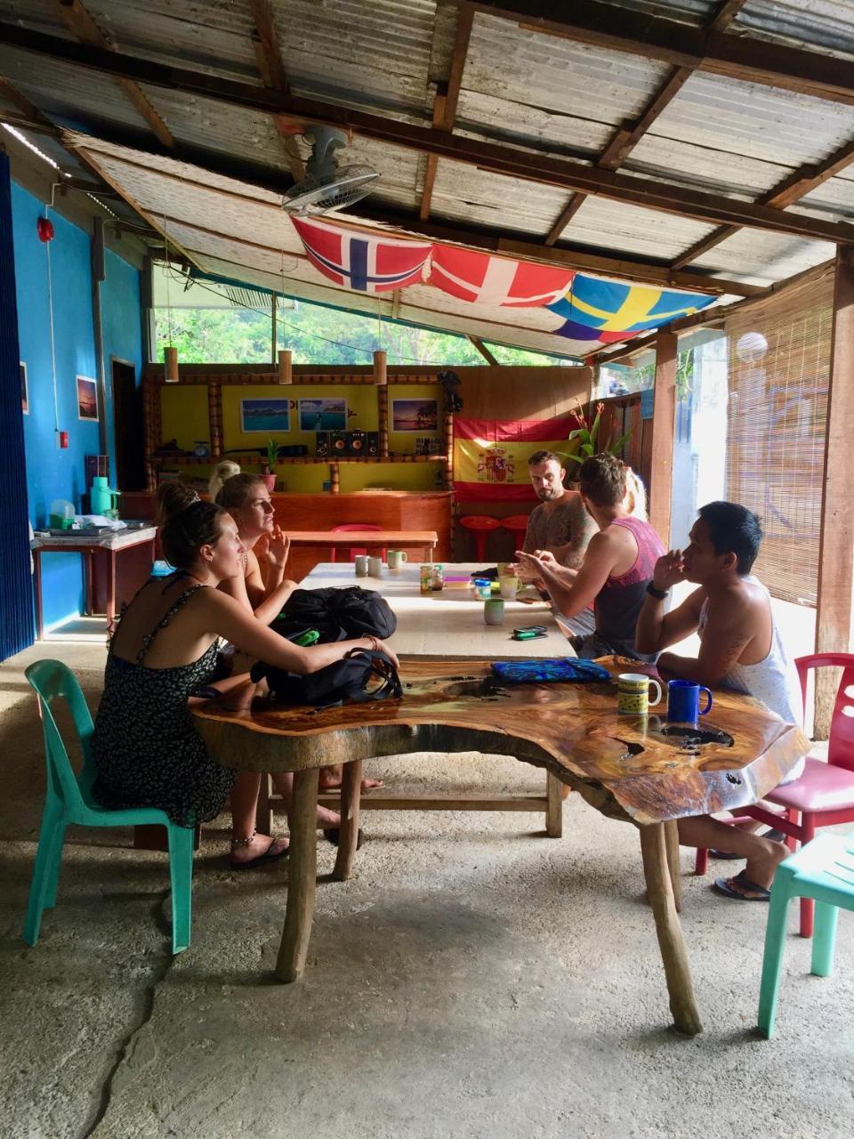 Fat Monkey Hostel Coron Exterior photo