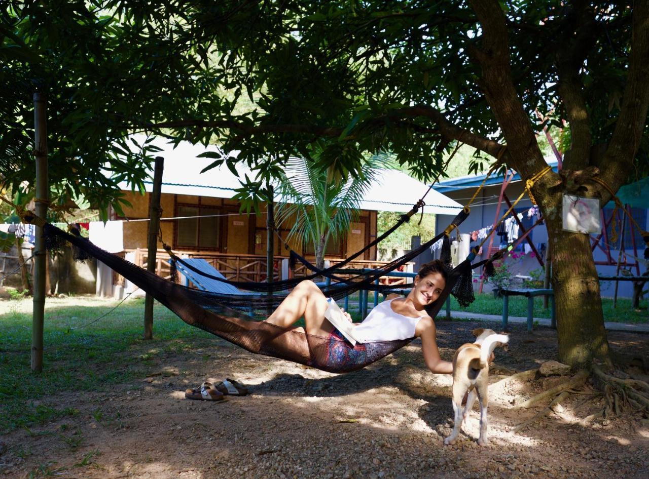 Fat Monkey Hostel Coron Exterior photo